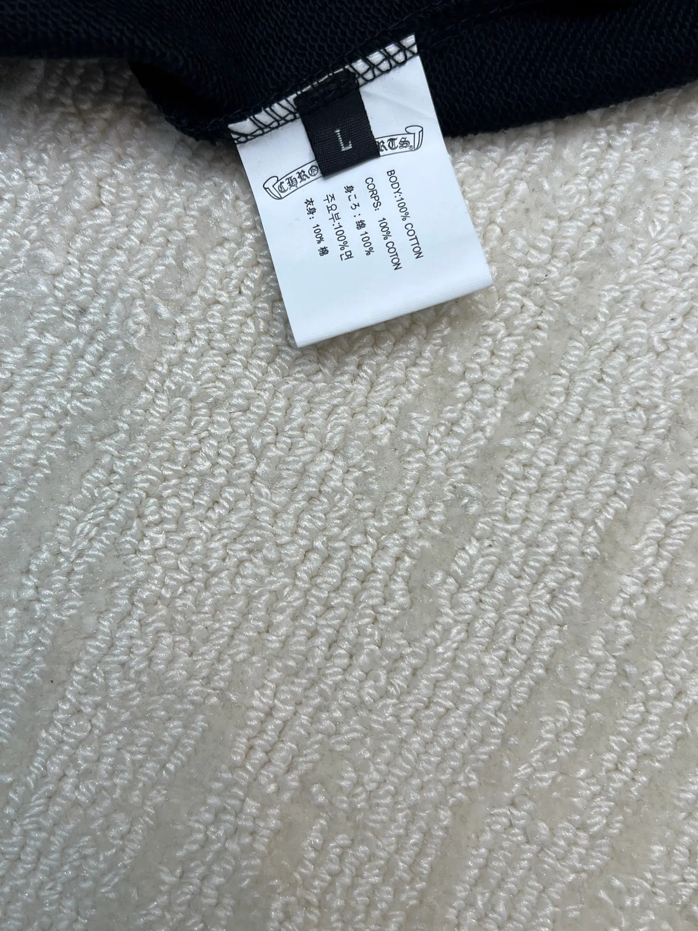 P370 𝗖𝗵𝗿𝗼𝗺𝗲 𝗛𝗲𝗮𝗿𝘁𝘀Cro Heart Catwalk style pure cotton terry zipper hooded jacket. High weight cotton double yarn 380g large terry fabric, fixed and dyed matching ribs, top-notch workmanship, customized full set of accessories, clear letters and perfect restoration without difference. The perfect combination of the hot-drilling process and the high-temperature hot-pressing multi-colored Sanskrit cross process enables precise needle placement! All wiring is special machine chain double wire, absolutely high quality craftsmanship!  Size: M L XL XXL